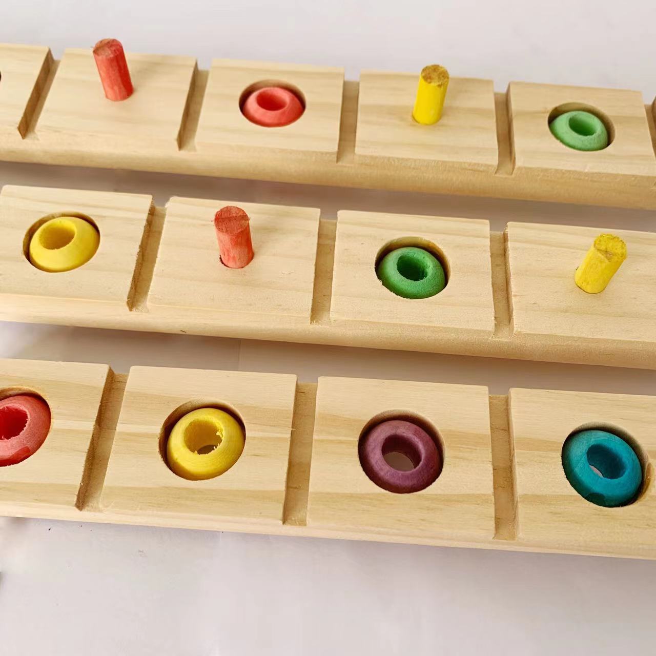 Holzpuzzle-Trainingsstab für Papageien