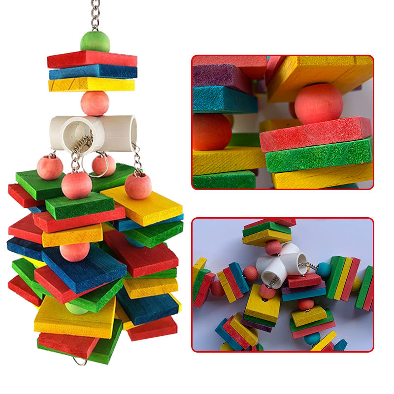 Buntes Holzklotz-Hängespielzeug für Papageien