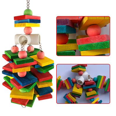 Buntes Holzklotz-Hängespielzeug für Papageien