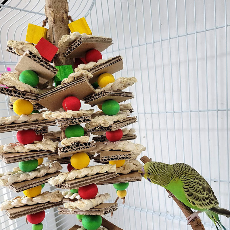 Hängendes Kauspielzeug aus Pappe und Holz für Vögel