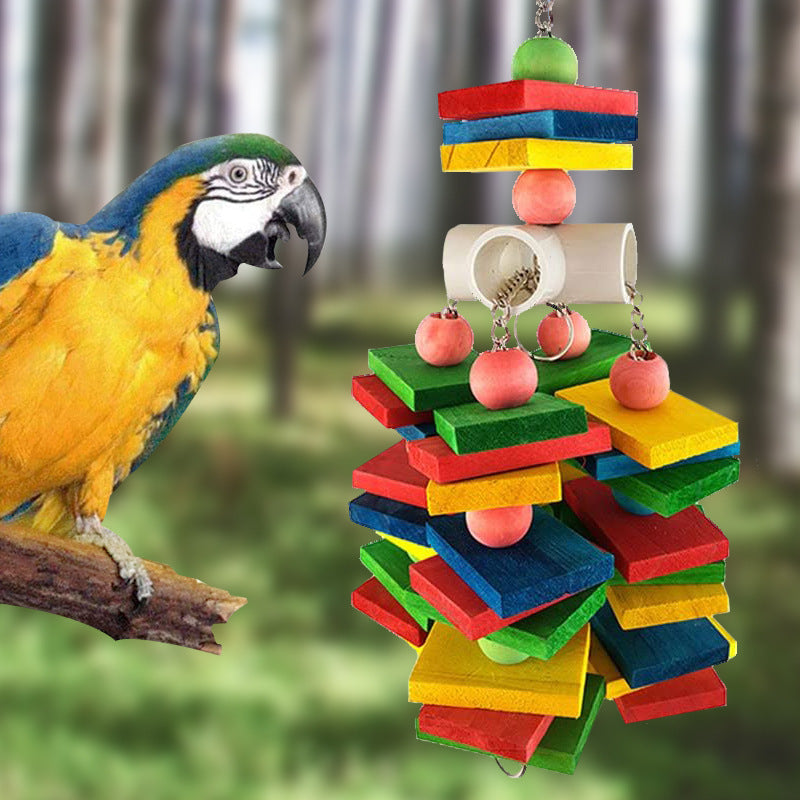 Buntes Holzklotz-Hängespielzeug für Papageien